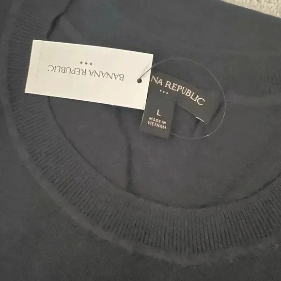 Banana Republic Cute Crew Neck Kitten Cat Tee - Picture 8 of 8